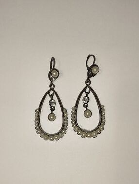 Vintage-Inspired Pearl Teardrop Dangle Earrings - Cream Pearls